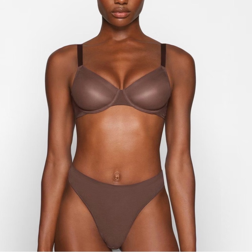 SKIMS No Show Molded Unlined Demi Bra – Cocoa – 34D
